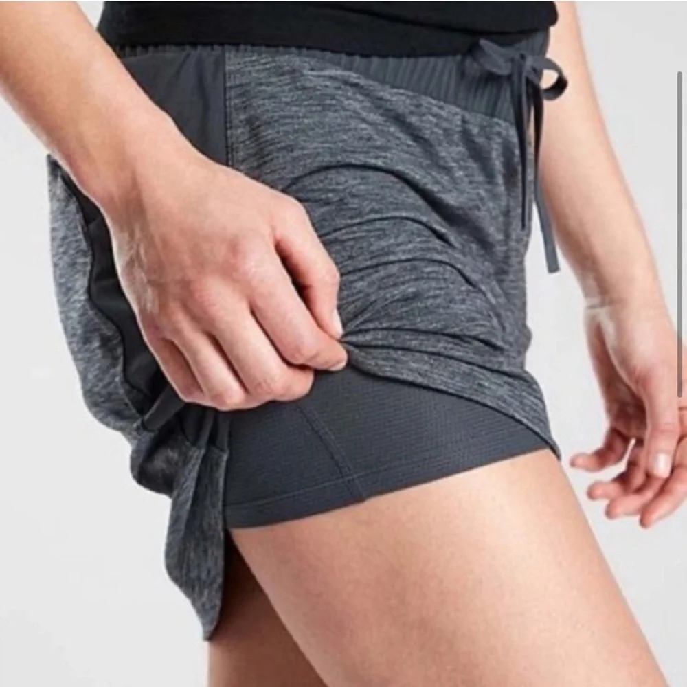 Athleta Excursion Hybrid Mid-Rise Tennis Skort in Dark Heathered Gray Size XS